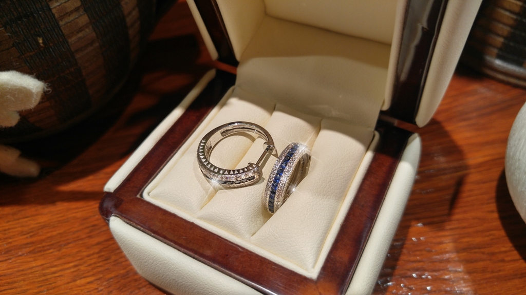 Prsten s diamanty a přírodními safíry Briline 386-1032