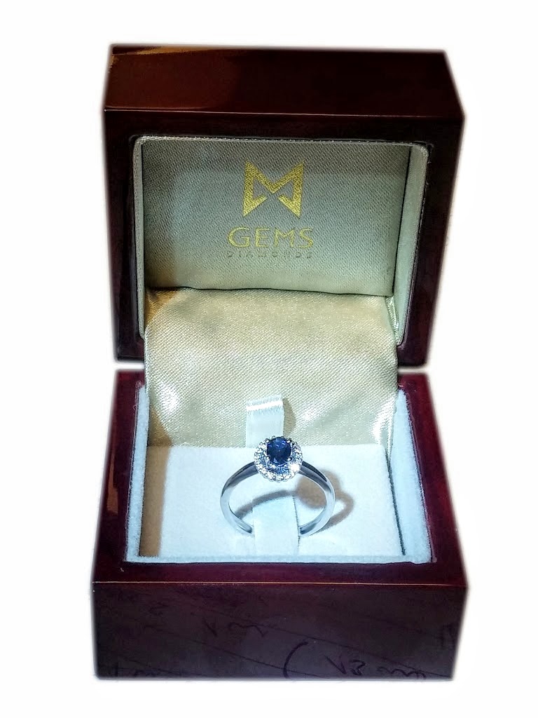 Prsten s diamanty a safírem Briline 386-0524-safir