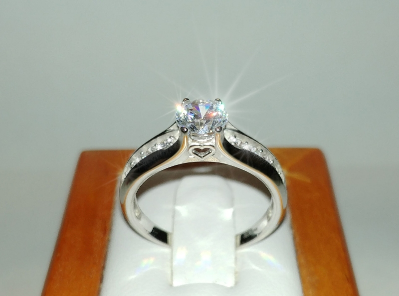 Zásnubní prsten se zirkony řady COUPLE 5260504