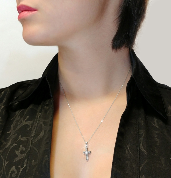 Zlatý křížek se zirkony Briline w2bm