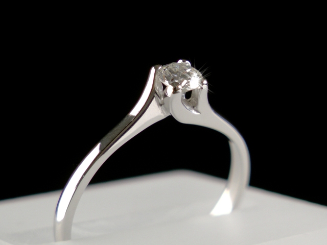 Zásnubní prsten s diamantem Briline 9107