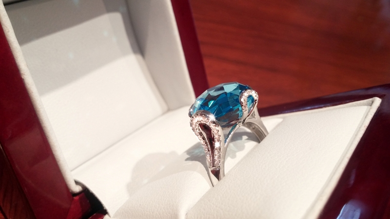 Prsten s diamanty a topazem Briline 386-0987.0.56.93