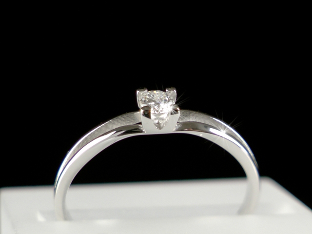 Zásnubní prsten s diamantem Briline 4094707