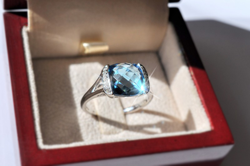 Prsten s diamanty a topazem Briline 386-1034.0.53.93