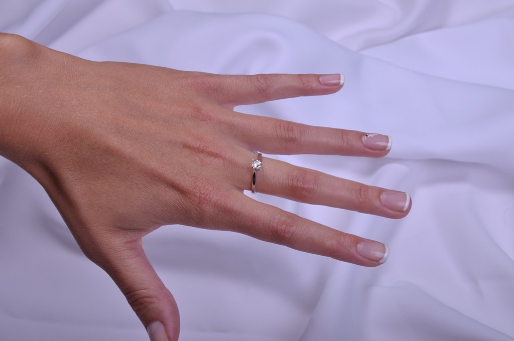 Zásnubní prsten s diamantem Briline 9107