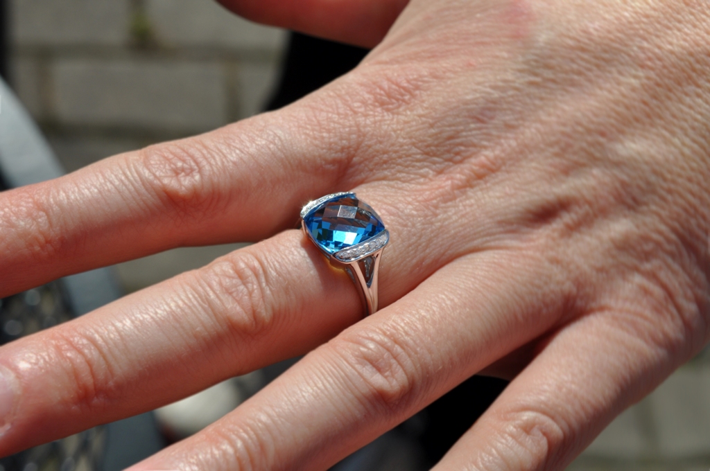 Prsten s diamanty a topazem Briline 386-1034.0.53.93
