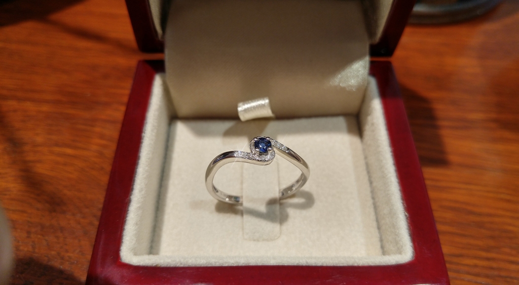 Prsten s diamanty a safírem Briline 3861126-0-54-92