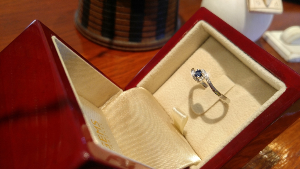 Prsten s diamanty a safírem Briline 3861126-0-54-92